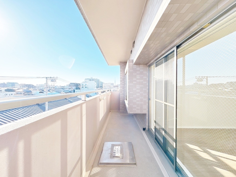 バルコニー 暮らしの中で、光と風を演出してくれるバルコニー。