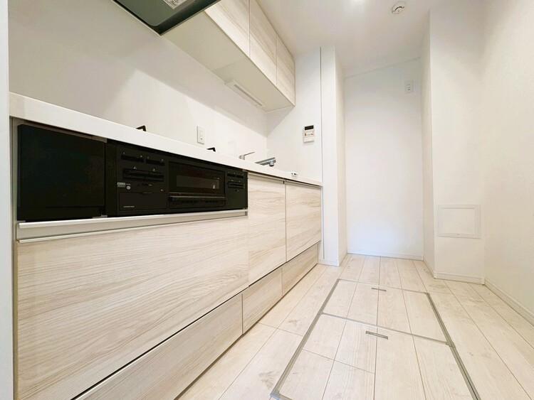 キッチン スマートな意匠と充実の機能を備えたキッチンが、暮らしにおいしい彩りを添えます。