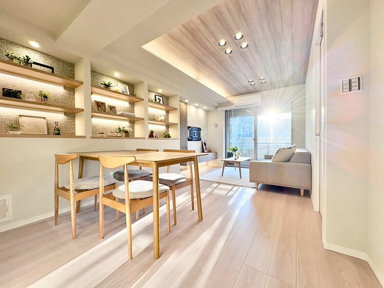 居間 居心地の良い空気感は、暮らしのステージを彩り、心からのやすらぎと満足感を与えてくれます。