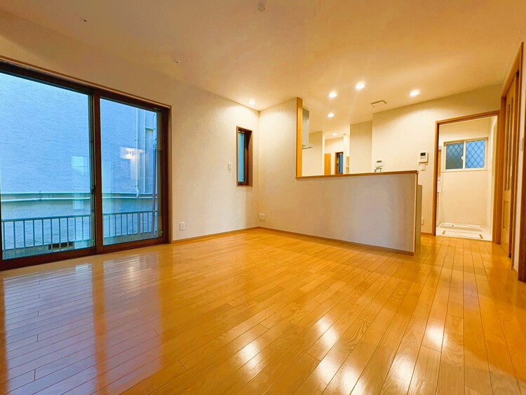 居間 飾り過ぎないシンプルな内装と偏り過ぎないデザインで統一しました。