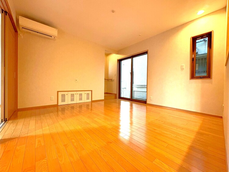 居間 快適に過ごす毎日を求めて、暮らしの中でご自身の「マイホーム」に創り上げてください。