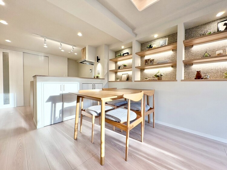 居間 快適に過ごす毎日を求めて、暮らしの中でご自身の「マイホーム」に創り上げてください。