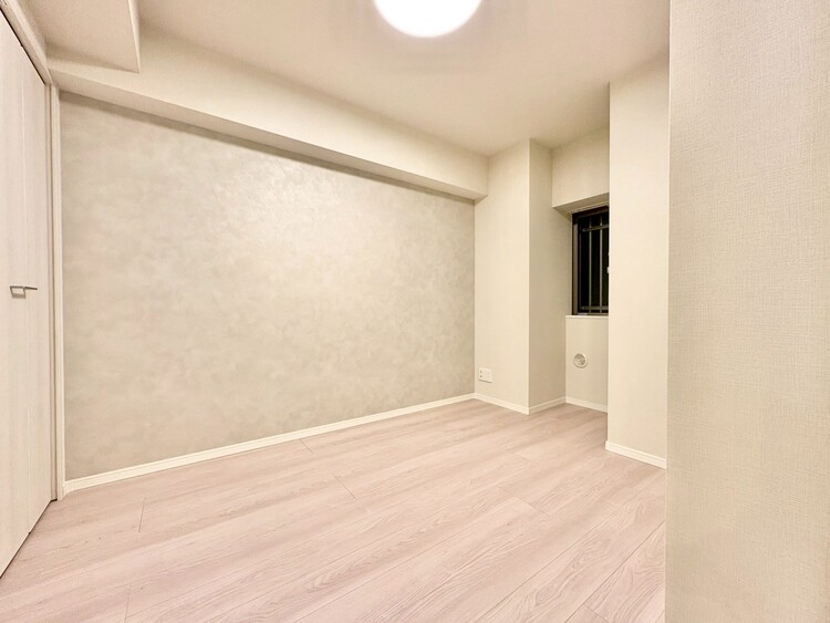 寝室 ベッドも十分に設置するスペースがあります。