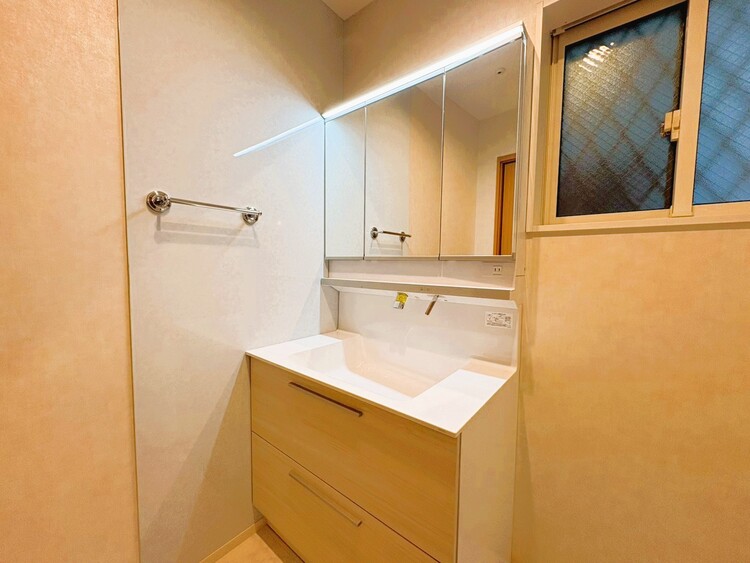 洗面 何かと物が増える場所だからこそ、スッキリと見映えの良い空間に。