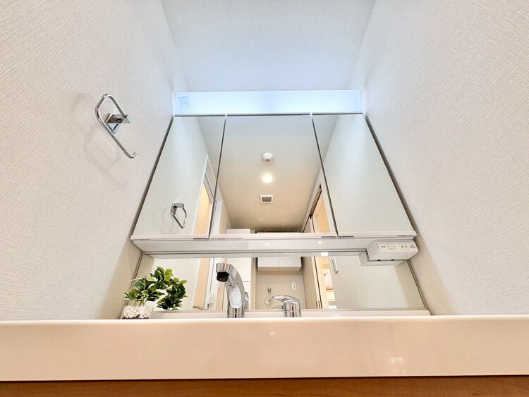 洗面 何かと物が増える場所だからこそ、スッキリと見映えの良い空間に。