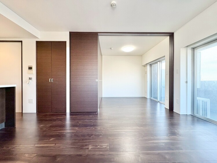 居間 快適に過ごす毎日を求めて、暮らしの中でご自身の「マイホーム」に創り上げてください。