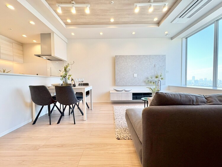 居間 飾り過ぎないシンプルな内装と偏り過ぎないデザインで統一しました。