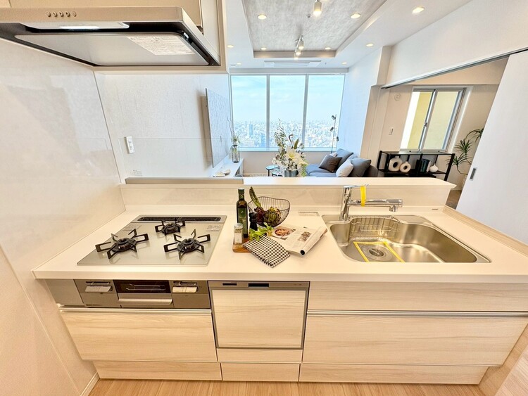 キッチン スマートな意匠と充実の機能を備えたキッチンが、暮らしにおいしい彩りを添えます。