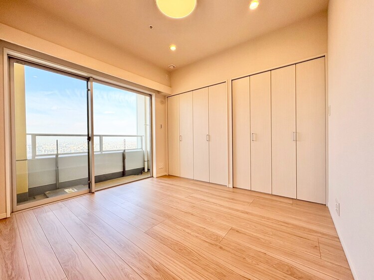 寝室 ベッドも十分に設置するスペースがあります。