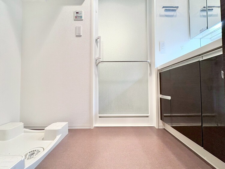 洗面 清潔感と心地よさを重視した、上質感漂うパウダールーム。