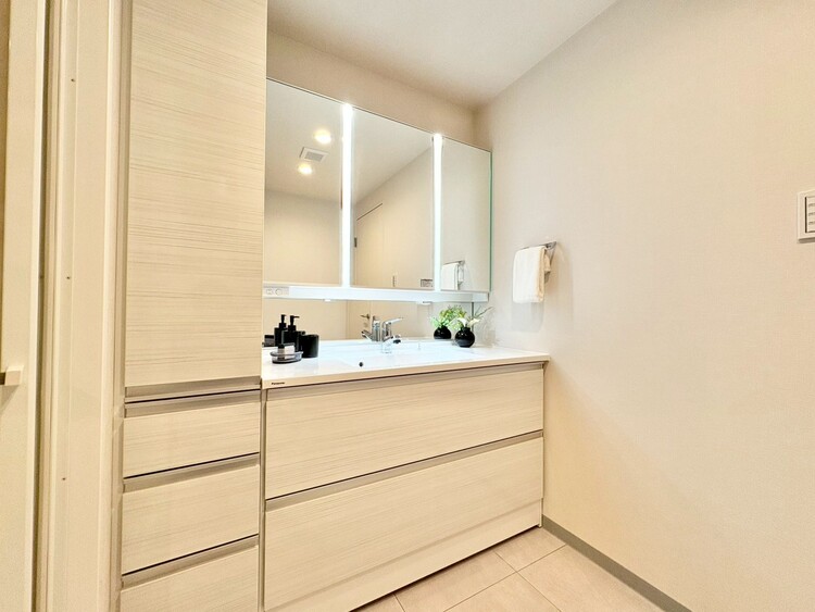 洗面 何かと物が増える場所だからこそ、スッキリと見映えの良い空間に。