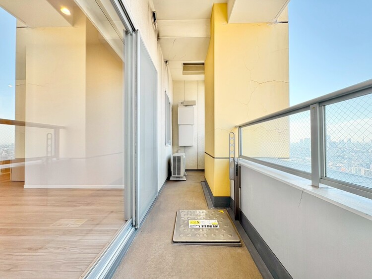 バルコニー 暮らしの中で、光と風を演出してくれるバルコニー。