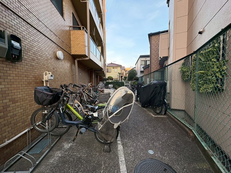 設備 きちんと整備された駐輪場。住む方の心遣いが感じられます。