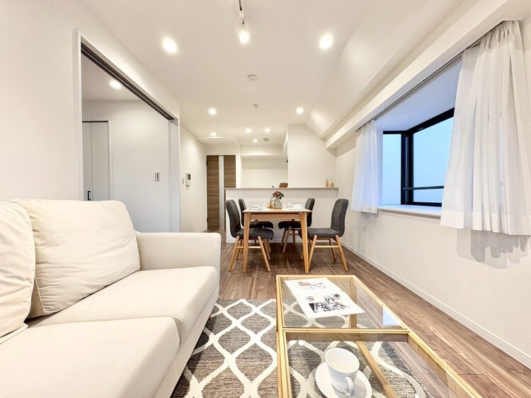 居間 飾り過ぎないシンプルな内装と偏り過ぎないデザインで統一しました。