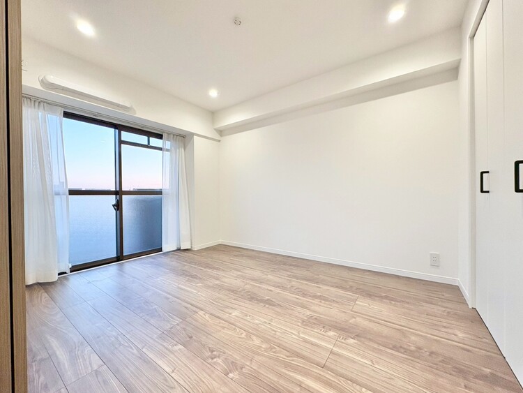 寝室 ベッドも十分に設置するスペースがあります。