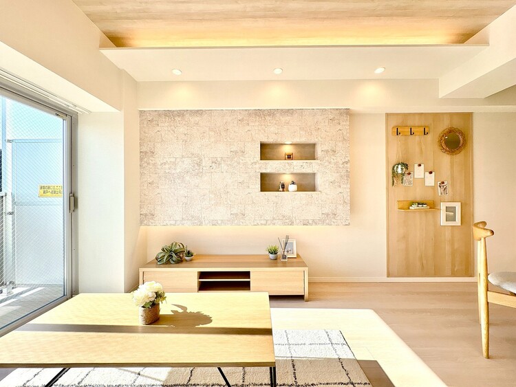 居間 忙しく過ぎゆく日常を置き去るほど、ゆったりした時間が流れるリビング。