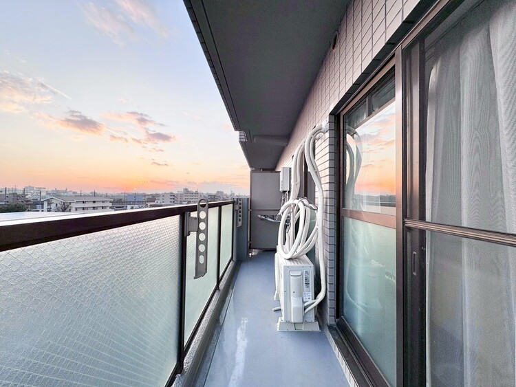 バルコニー 暮らしの中で、光と風を演出してくれるバルコニー。