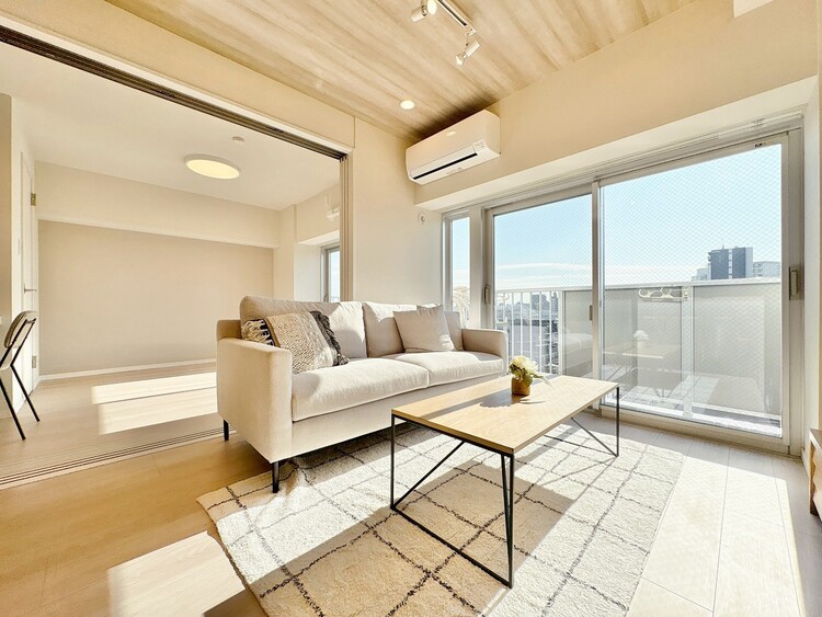 居間 飾り過ぎないシンプルな内装と偏り過ぎないデザインで統一しました。