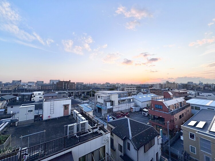 バルコニー 頬をなでる、優しい風を感じることが出来ます。