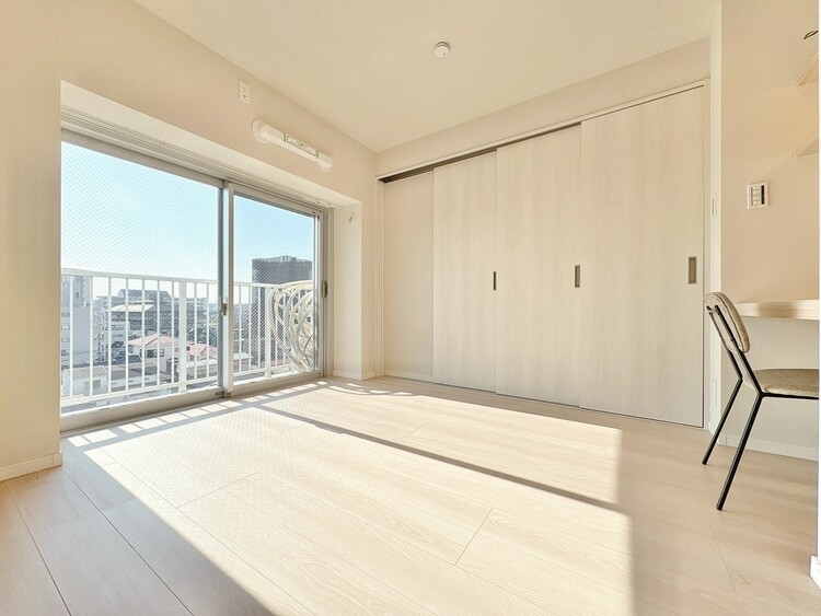 寝室 ベッドも十分に設置するスペースがあります。