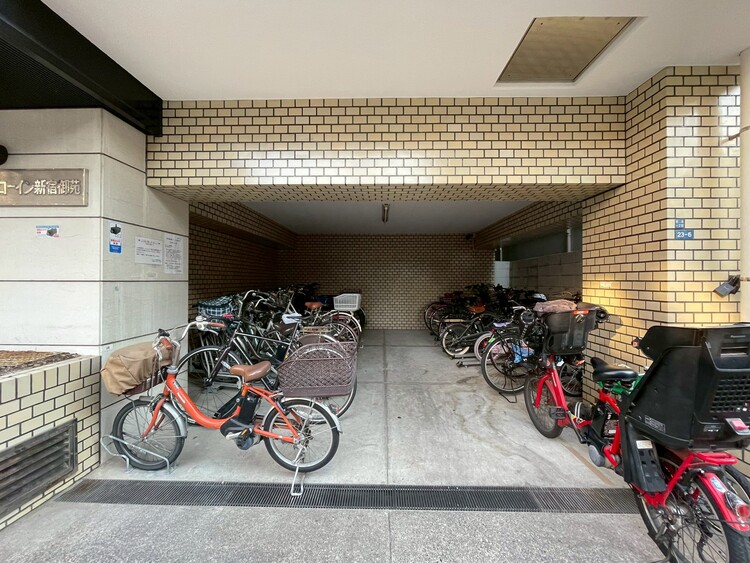 設備 きちんと整備された駐輪場。住む方の心遣いが感じられます。