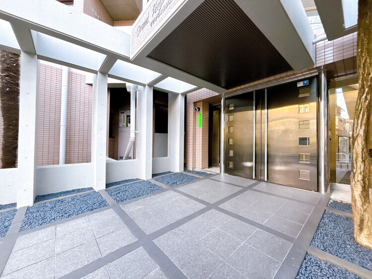 エントランス 外と内をつなぐエントランスは、まさに顔となる場所。