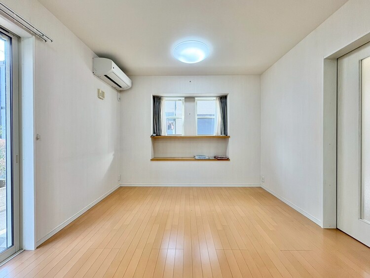 居間 飾り過ぎないシンプルな内装と偏り過ぎないデザインで統一しました。