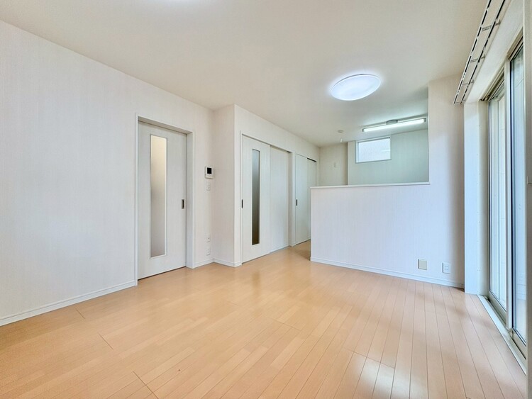 居間 快適に過ごす毎日を求めて、暮らしの中でご自身の「マイホーム」に創り上げてください。