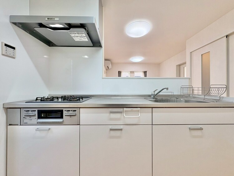 キッチン スマートな意匠と充実の機能を備えたキッチンが、暮らしにおいしい彩りを添えます。