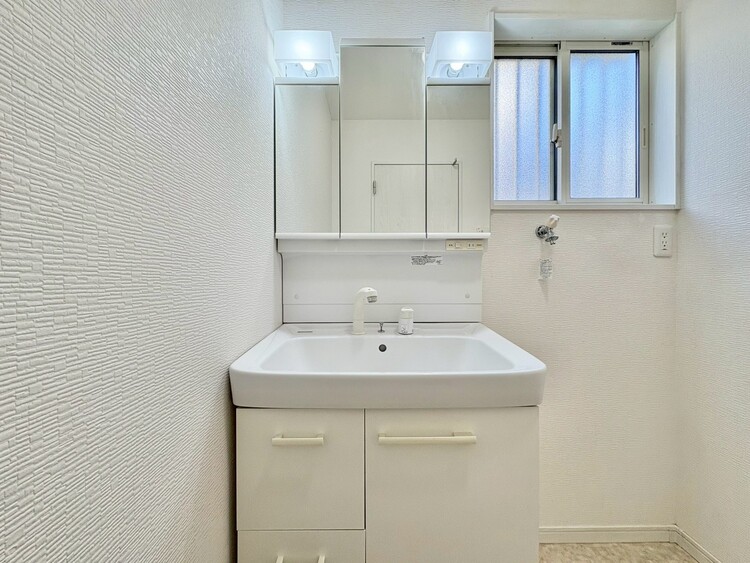 洗面 何かと物が増える場所だからこそ、スッキリと見映えの良い空間に。