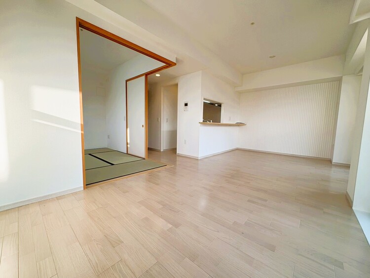 居間 居心地の良い空気感は、暮らしのステージを彩り、心からのやすらぎと満足感を与えてくれます。