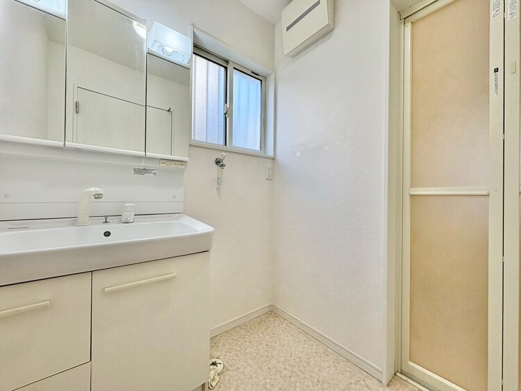 洗面 清潔感と心地よさを重視した、上質感漂うパウダールーム。