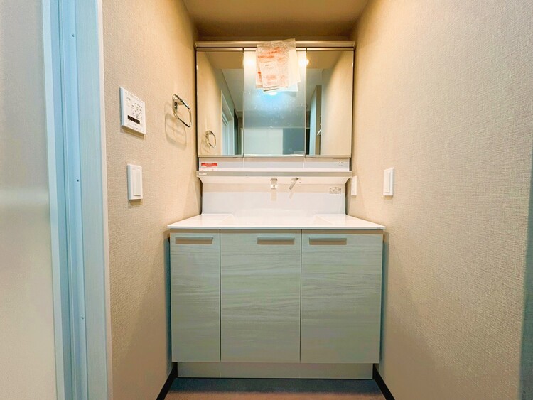 洗面 何かと物が増える場所だからこそ、スッキリと見映えの良い空間に。