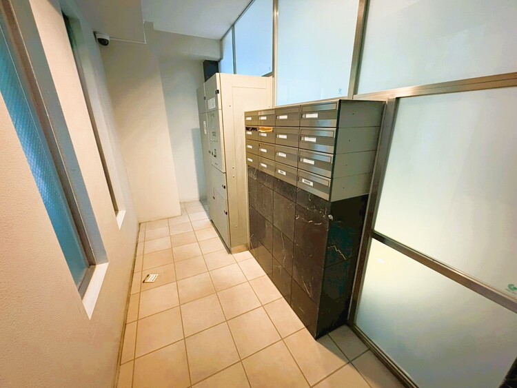 設備 共用部分の宅配ボックスです。留守中の荷物受け取りもできるので、安心して外出ができますね。