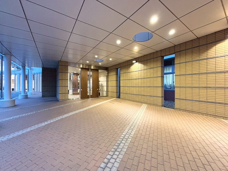 その他 上質感漂う玄関アプローチです。