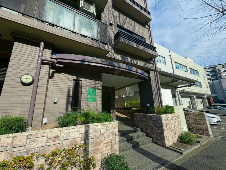 その他 上質感漂う玄関アプローチです。