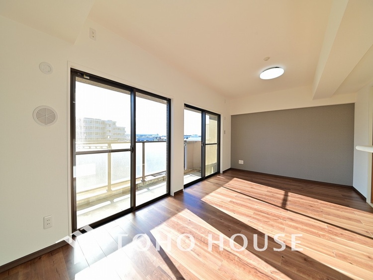 内装 広がりのある住空間、家族が集まるリビング・ダイニング