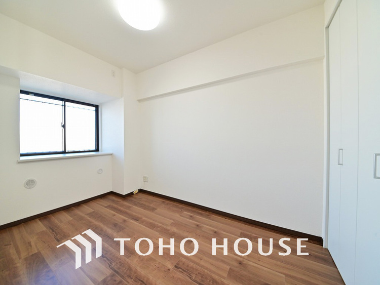 内装 採光もある洋室は、くつろぎのひと時を過ごすのにぴったり