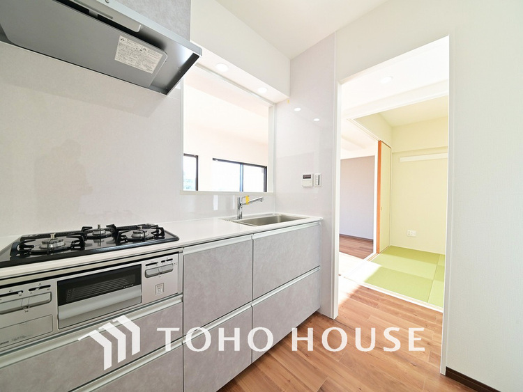 キッチン シンプルな部屋の雰囲気に溶け合うナチュラルキッチン