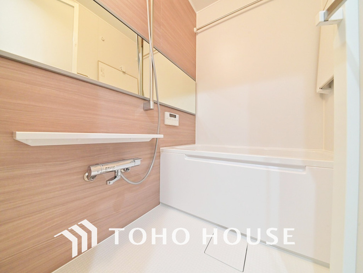 風呂 一日の疲れを癒すバスルームは、心地よいリラックスを叶える清潔感溢れる空間