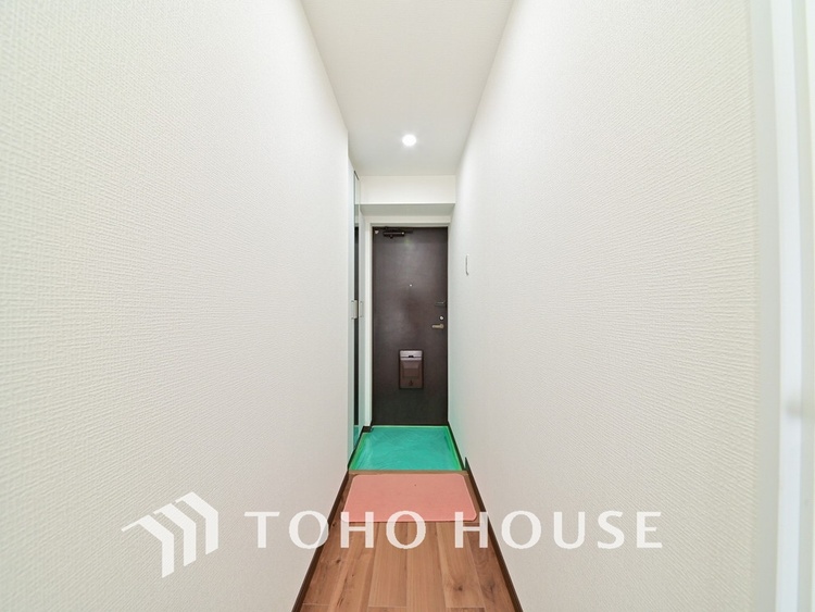 玄関 飾り過ぎないシンプルな内装の玄関