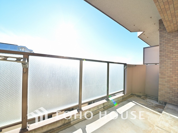 バルコニー 陽当たり良好なバルコニー