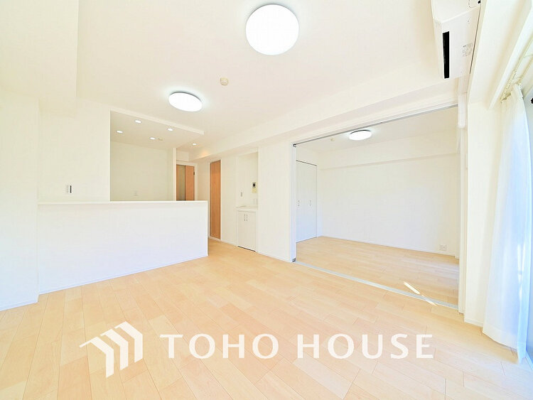 内装 広がりのある住空間、家族が集まるリビング・ダイニング