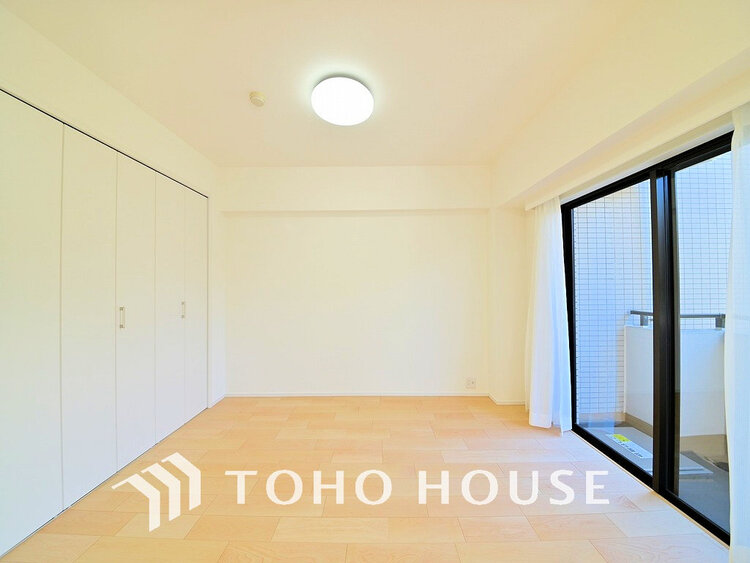 内装 採光もある洋室は、くつろぎのひと時を過ごすのにぴったり