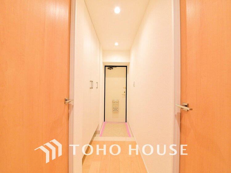 玄関 落ち着いた雰囲気の玄関、家族の帰りを暖かく迎えてくれます