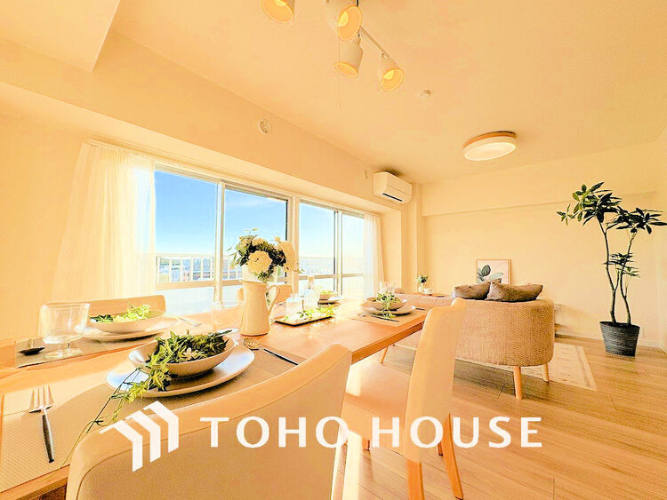 内装 広がりのある住空間、家族が集まるリビング・ダイニング