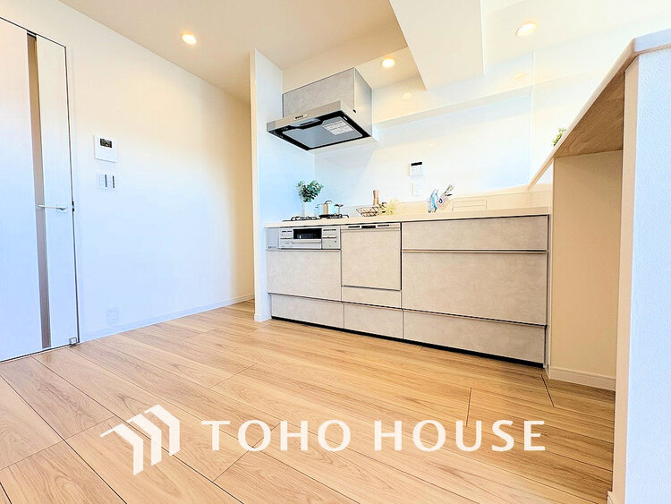 キッチン 落ち着きのあるカラーで統一された清潔感と気品が溢れるキッチン