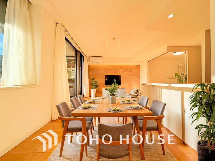 内装 明るいLDKは自然と家族が集まるコミュニケーションの場所に（家具はすべてCGです）