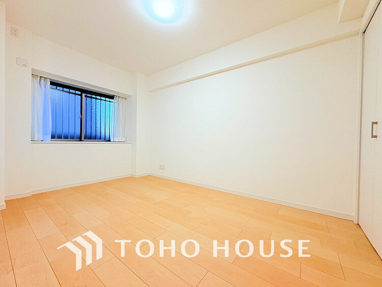 内装 採光もある洋室は、くつろぎのひと時を過ごすのにぴったり