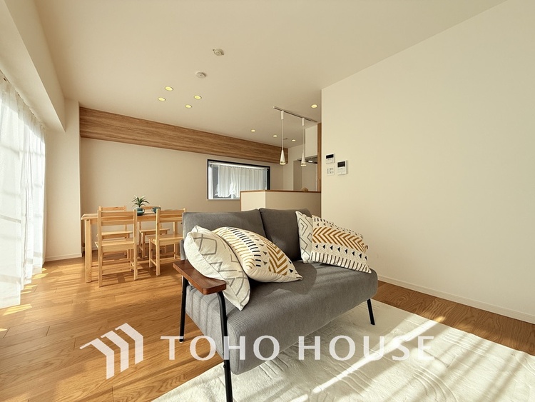 内装 明るいLDKは自然と家族が集まるコミュニケーションの場所に